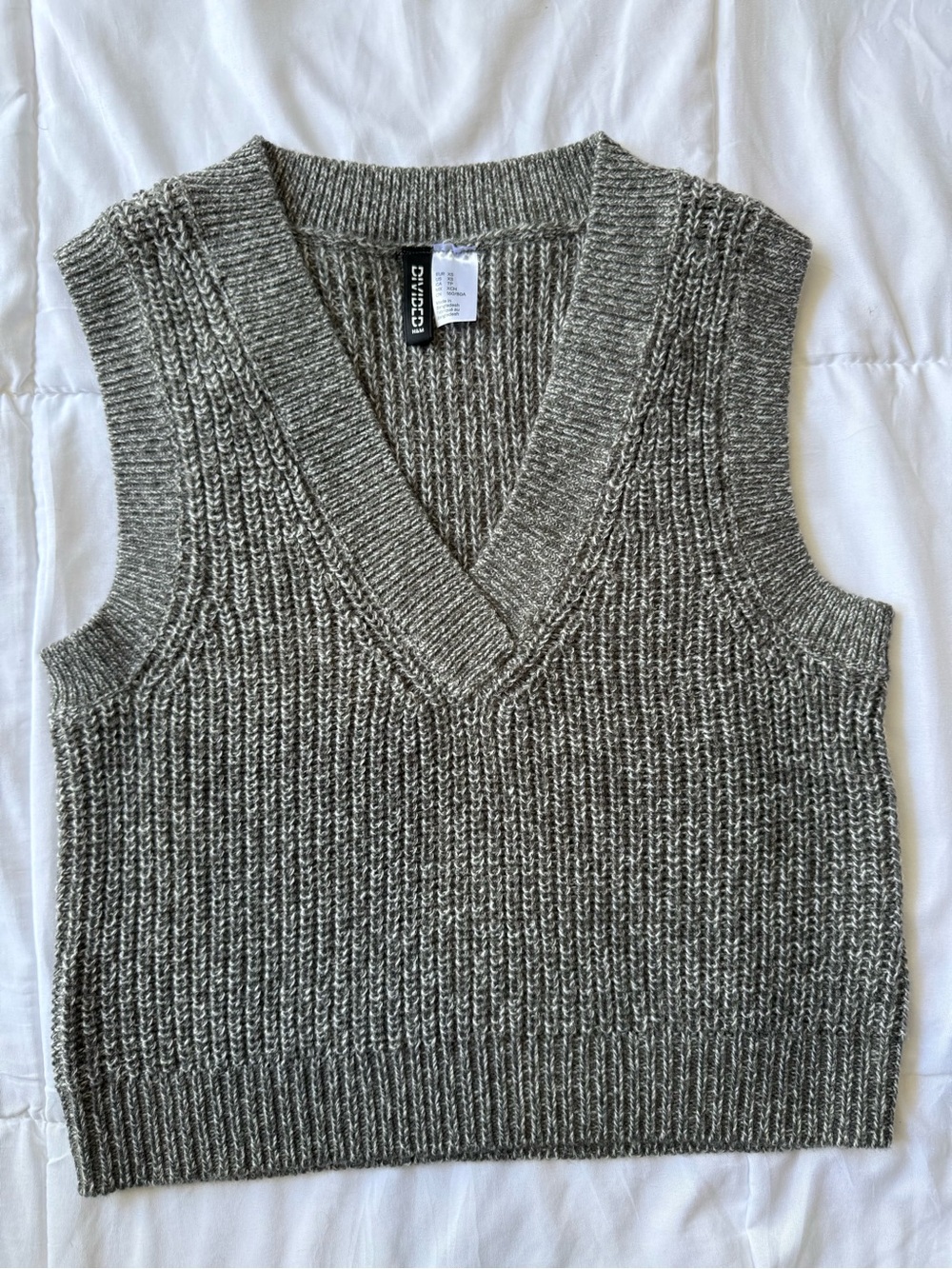 H&M Gray Knit V-Neck Sweater Vest
